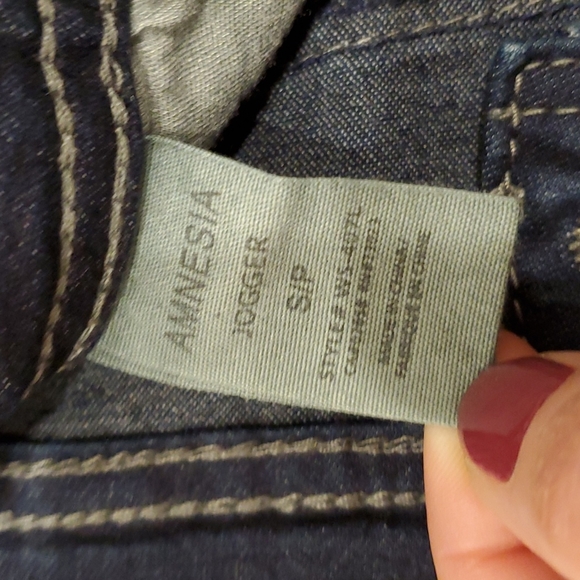 Distressed high rise stretch jogger jeans - Picture 8 of 9